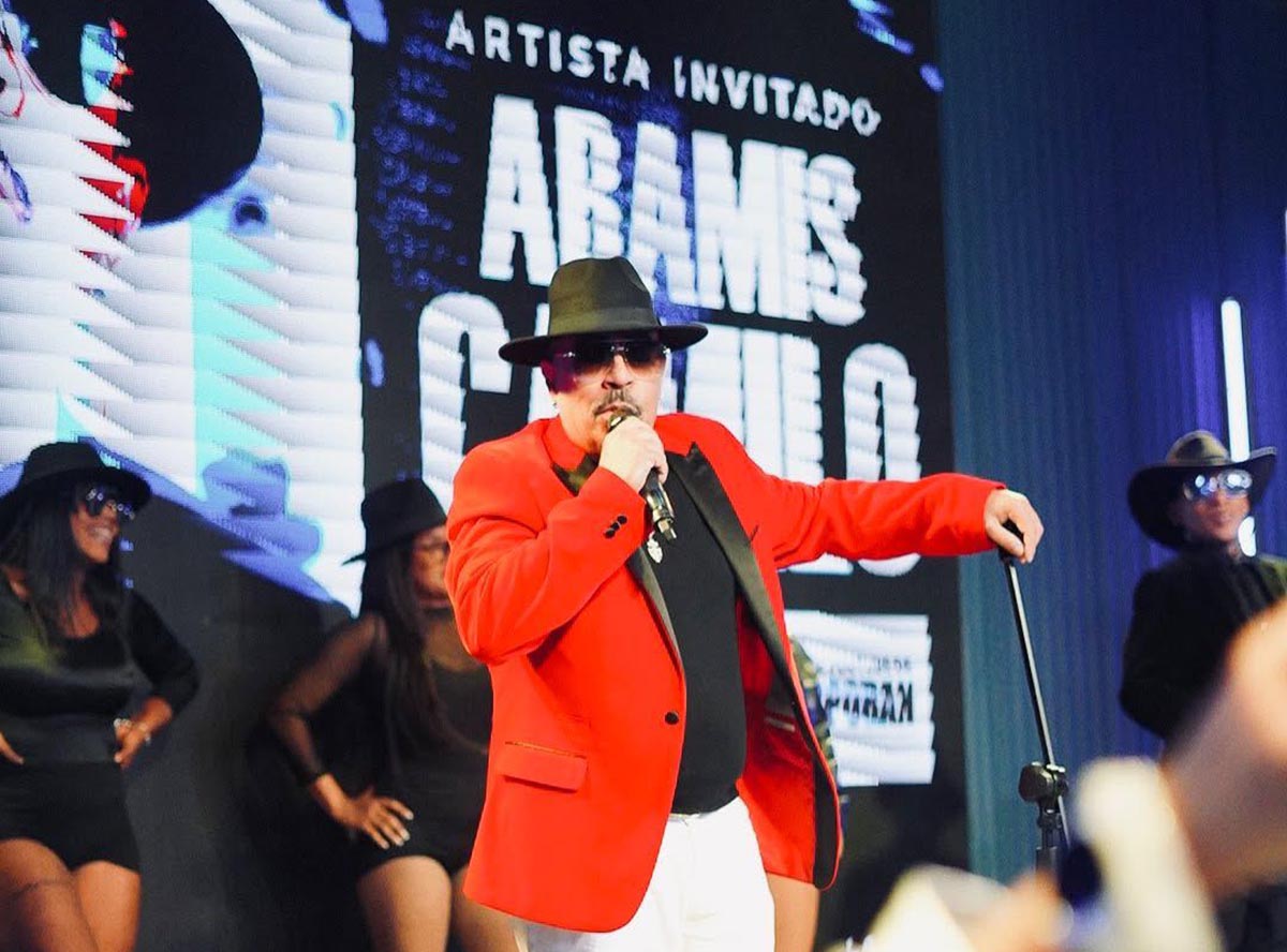 Aramis Camilo enciende la Navidad en La Mansión de Luinny: una noche de merengue, estrenos musicales y celebración