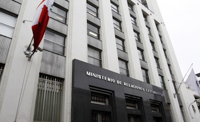 Perú rompe relaciones con México tras asilo a exministra