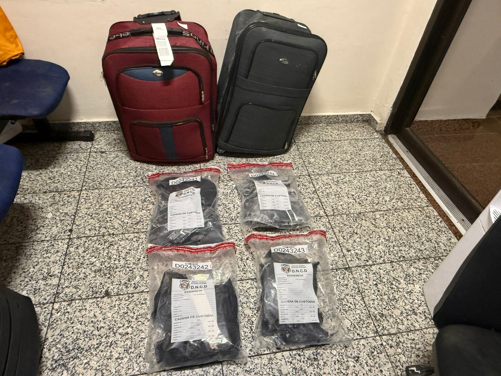 DNCD incauta cocaína en operativo en Aeropuerto Las Américas