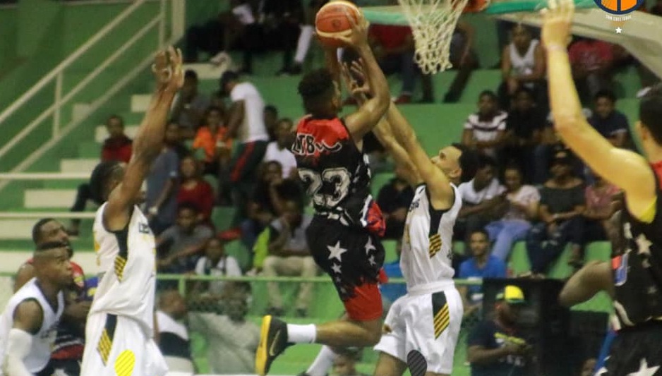 Pueblo Nuevo y Ciro Pérez triunfan en la continuación del Torneo de Baloncesto Superior de San Cristóbal