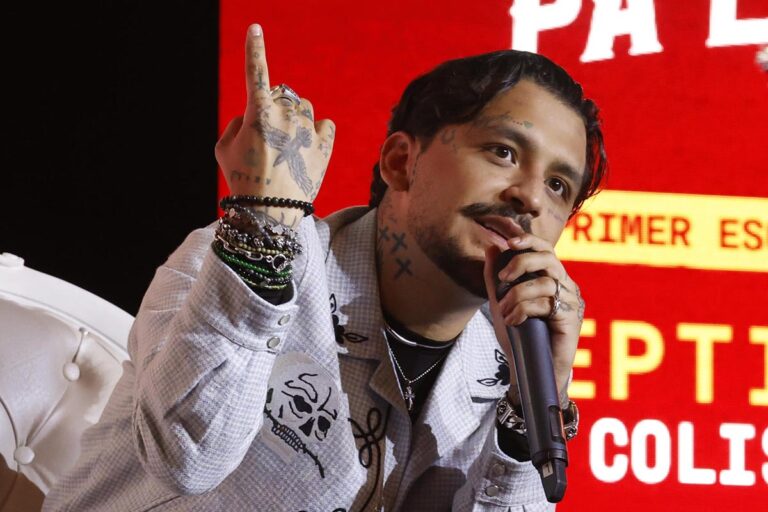 Fiscalía de México indica que proceso contra el cantante Christian Nodal "sigue abierto"