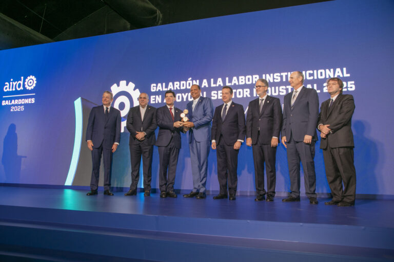 Reconocimiento a Pro Consumidor por apoyo al sector industrial