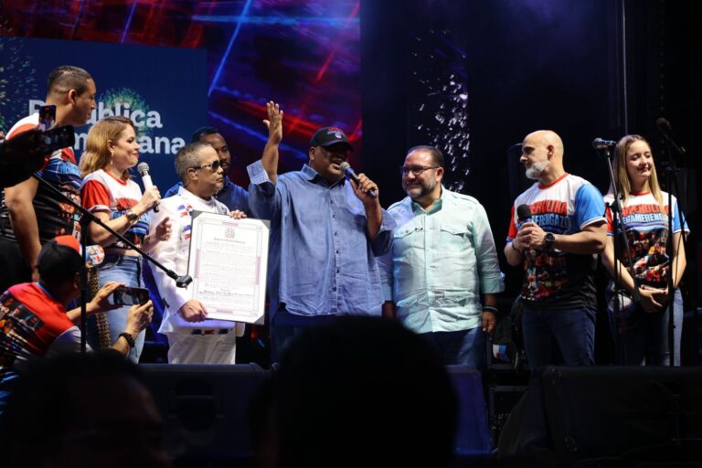 El Super Ultra Mega Merengazo escribe otra página gloriosa en Jarabacoa con emotivos reconocimientos y una histórica explosión musical