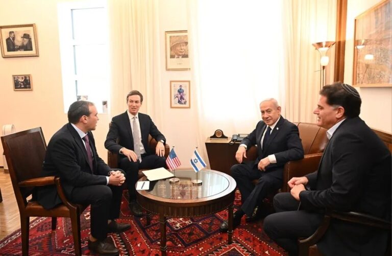 Netanyahu y enviados de EE. UU. discuten alto el fuego en Gaza