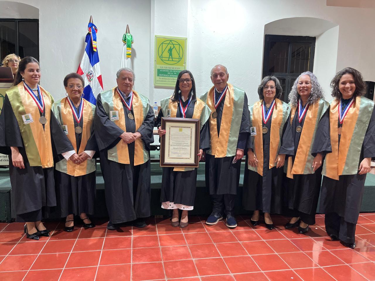 Dra. Vilma Gerardo Weisz ingresa a la Academia de Ciencias como Miembro de Número
