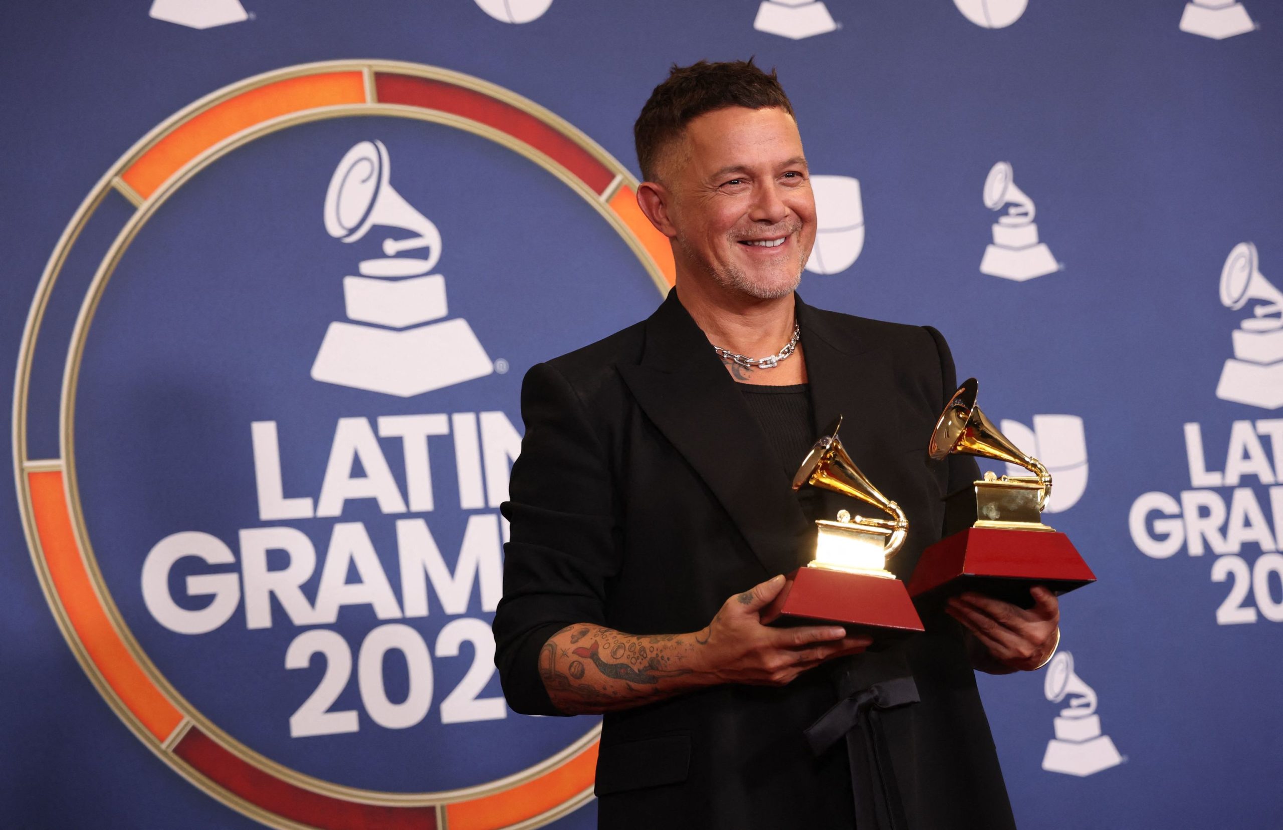 ”Son como esos abrazos que solo la música sabe dar”: Alejandro Sanz agradece llevar a casa dos Grammy