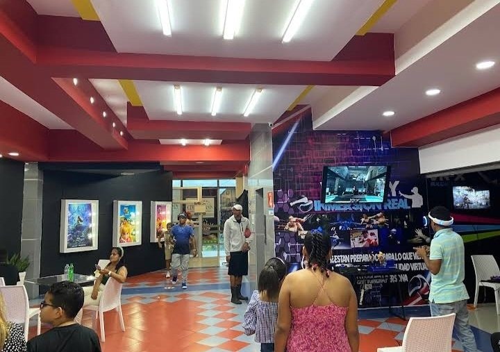 Fans se movilizan a Cinema Oasis para ver ‘Wicked’ tras no estrenarse en Caribbean Cinemas