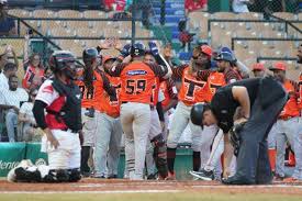 Los Toros del Este derrotaron de manera amplia en el estadio Quisqueya a los Leones del Escogido