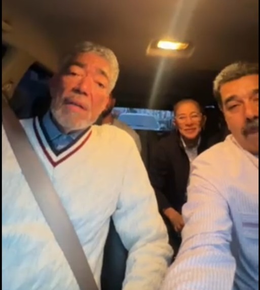 Mientras Secretario de Guerra de Estados Unidos visita RD, Nicolás Maduro recorre las calles de Caracas con dominicano Miguel Mejía