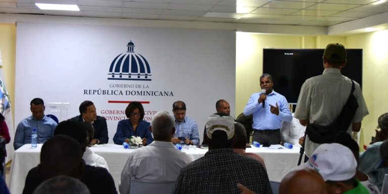 Rehabilitación de caminos en Monte Plata tras tormenta Melissa