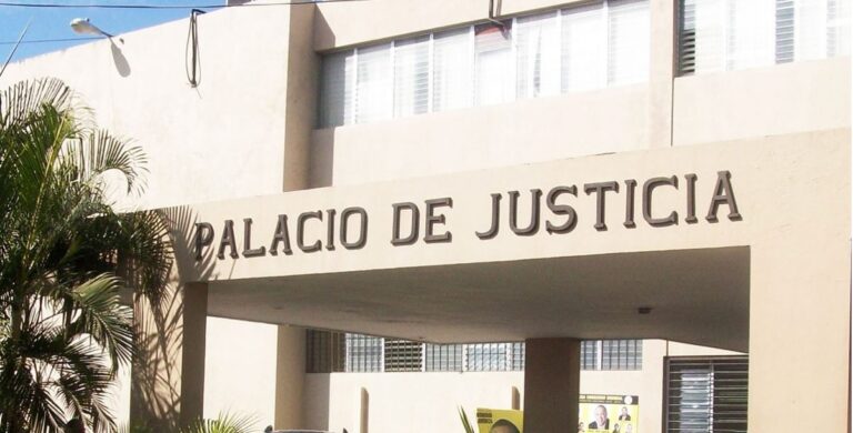 Prisión preventiva a exoficial y cómplice en Baní