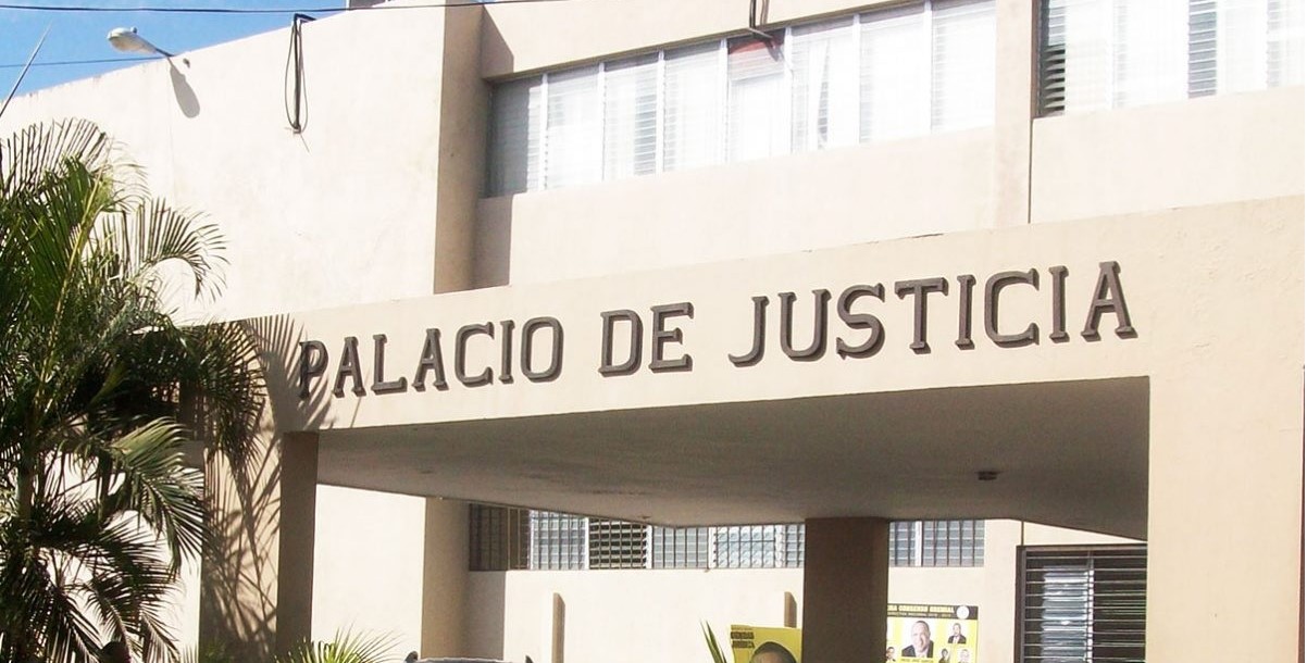 Prisión preventiva a exoficial y cómplice en Baní