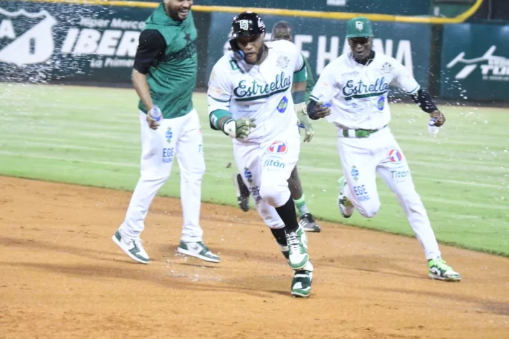 Los Tigres del Licey cayeron ante las Estrellas Orientales y sufren su quinta derrota en forma seguida