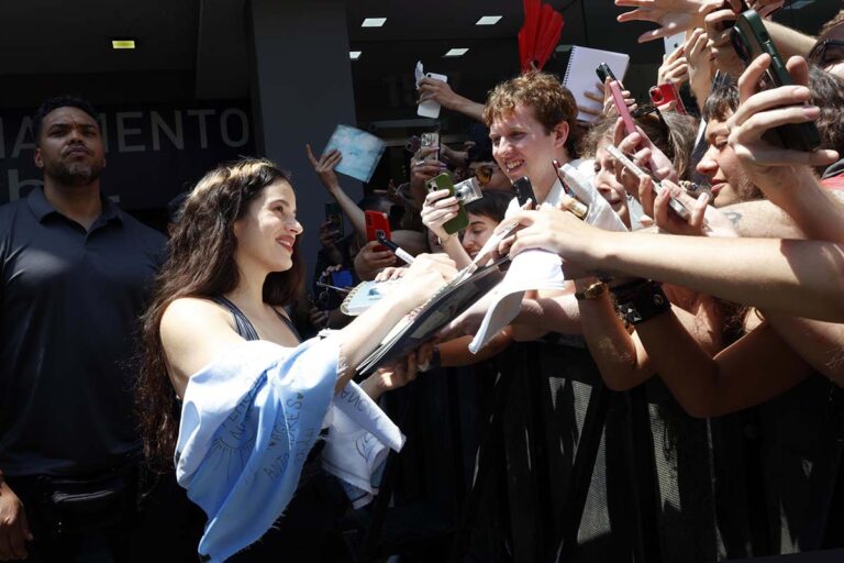 Video | Rosalía sorprende con una visita sorpresa a Buenos Aires, donde "nació el cielo"