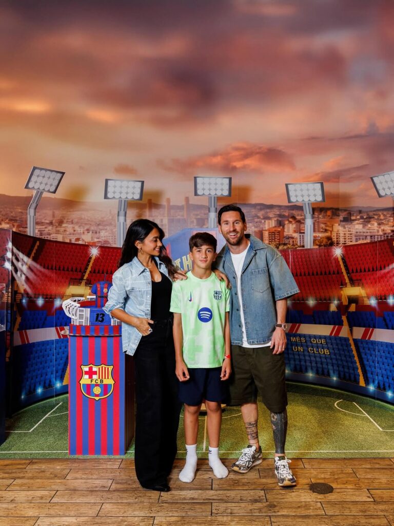 Thiago Messi celebra su cumpleaños número 13 con sus padres en el Camp Nou