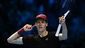 El italiano Jannik Sinner derrotó al español Carlos Alcaraz en las finales de la ATP