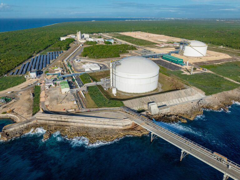 AES Dominicana brilla en reputación del sector Energía