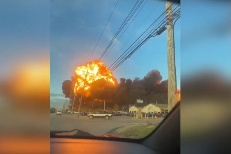 Video | Un avión de UPS se estrella tras el despegue en el aeropuerto internacional de Kentucky