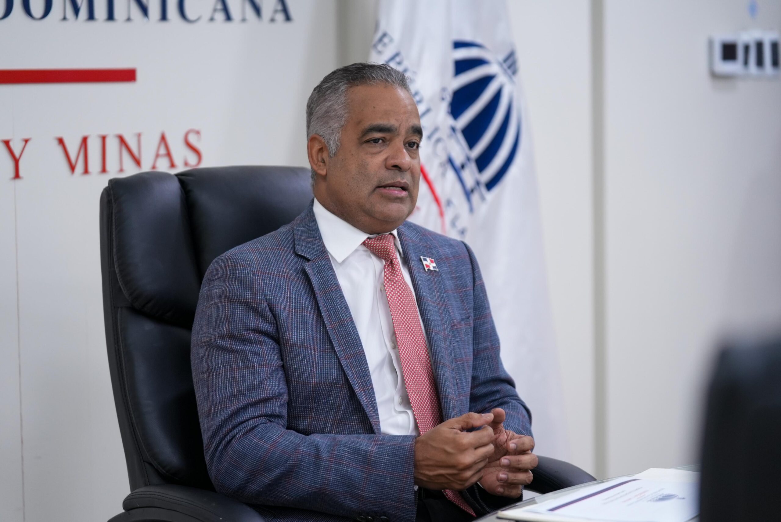 Santos desmiente rumores sobre informe del apagón eléctrico