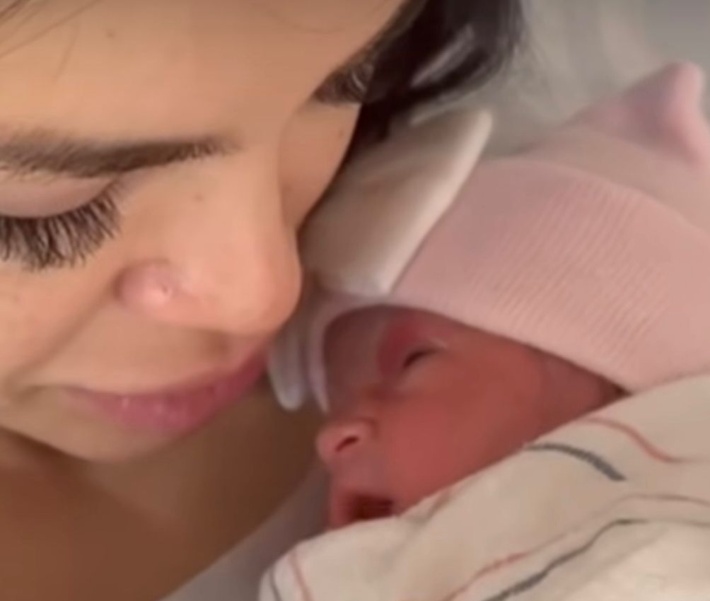 Natti Natasha presenta a su segunda hija, Dominique Isabelle; estrena canción inspirada en su nacimiento