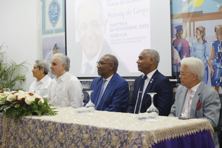 La UASD rinde homenaje a Hatuey Decamps Jiménez