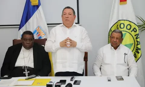 COOPNAMA y UCADE firman acuerdo interinstitucional
