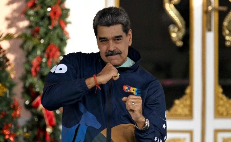 Maduro celebra el Día del Estudiante con baile y firmeza