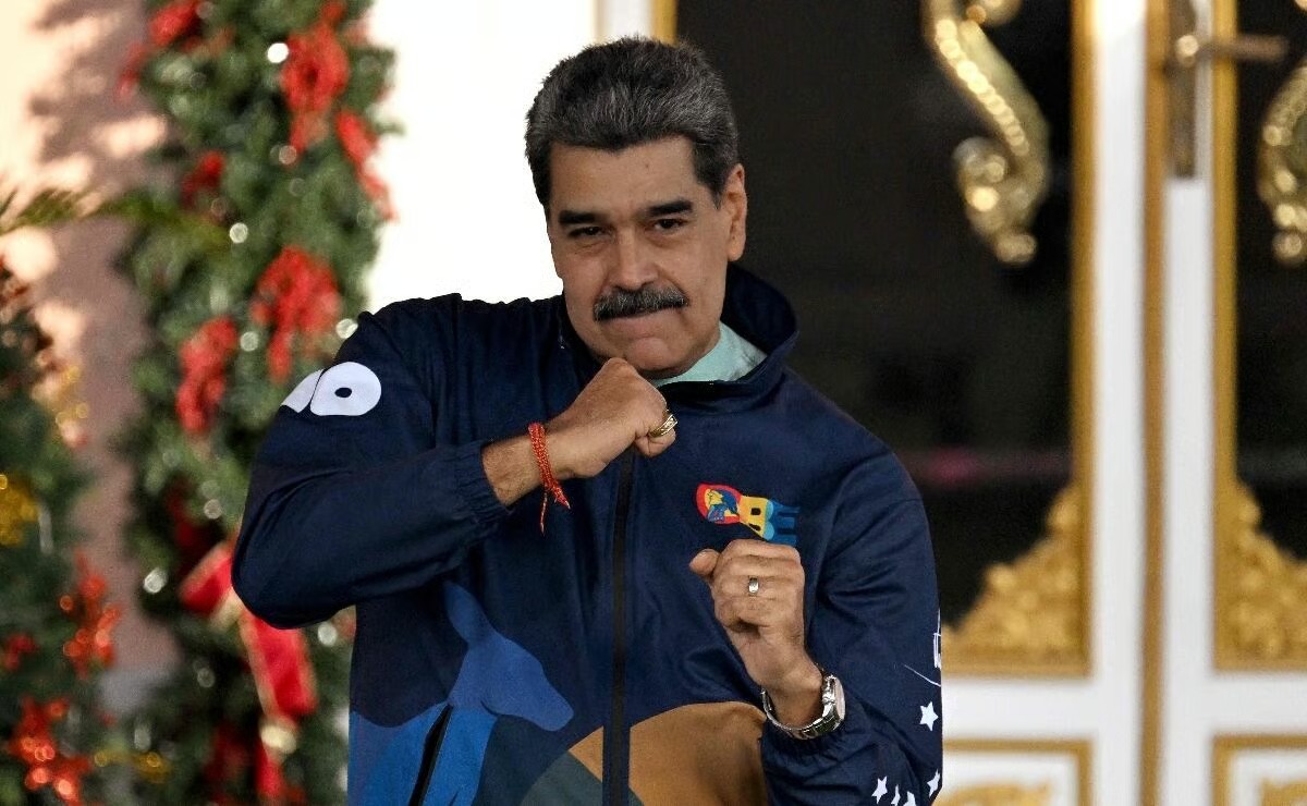 Maduro celebra el Día del Estudiante con baile y firmeza