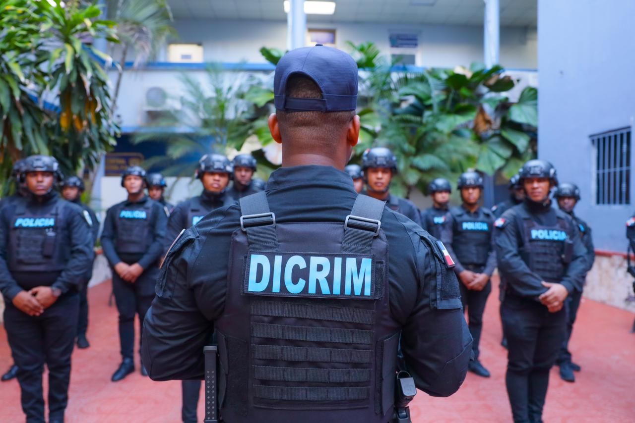 PN y MP arrestan a 10 personas; ocupan pistola, chalecos antibalas en Santiago