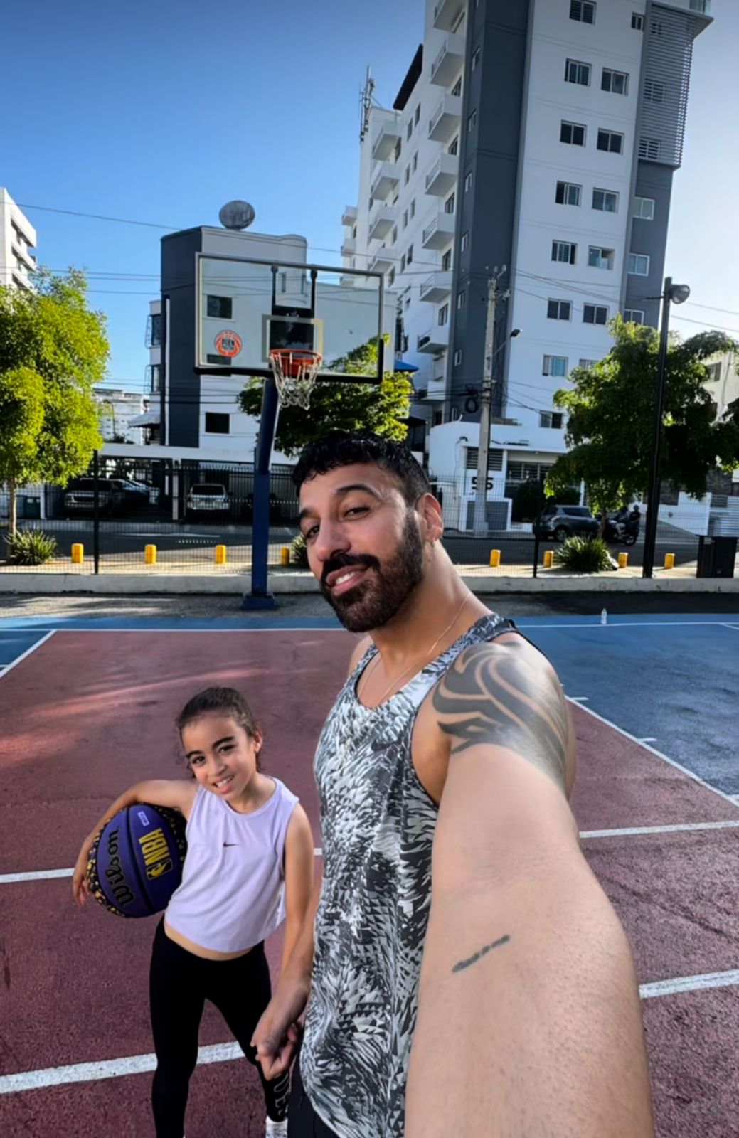 Entre risas y encestes: así disfrutan Jhoel López y su hija su viernes familia