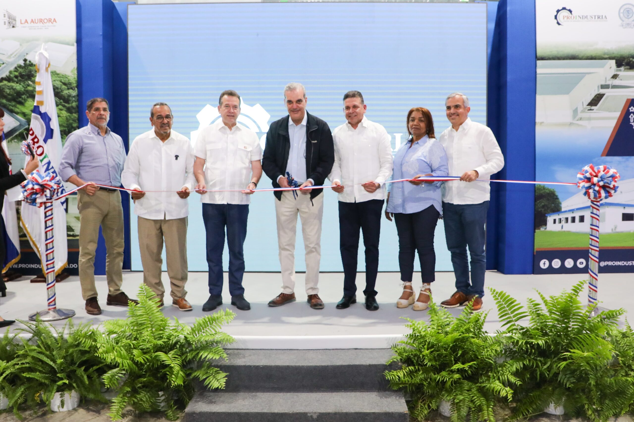 Presidente Abinader inaugura naves industriales en zona franca de San Juan