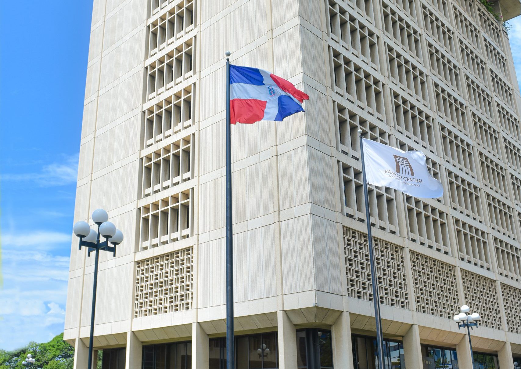 Banco Central mantiene tasa de interés en 5.25 % anual
