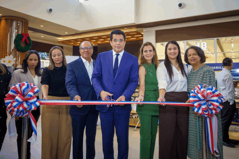 David Collado inaugura feria de Emprendedores en Santiago