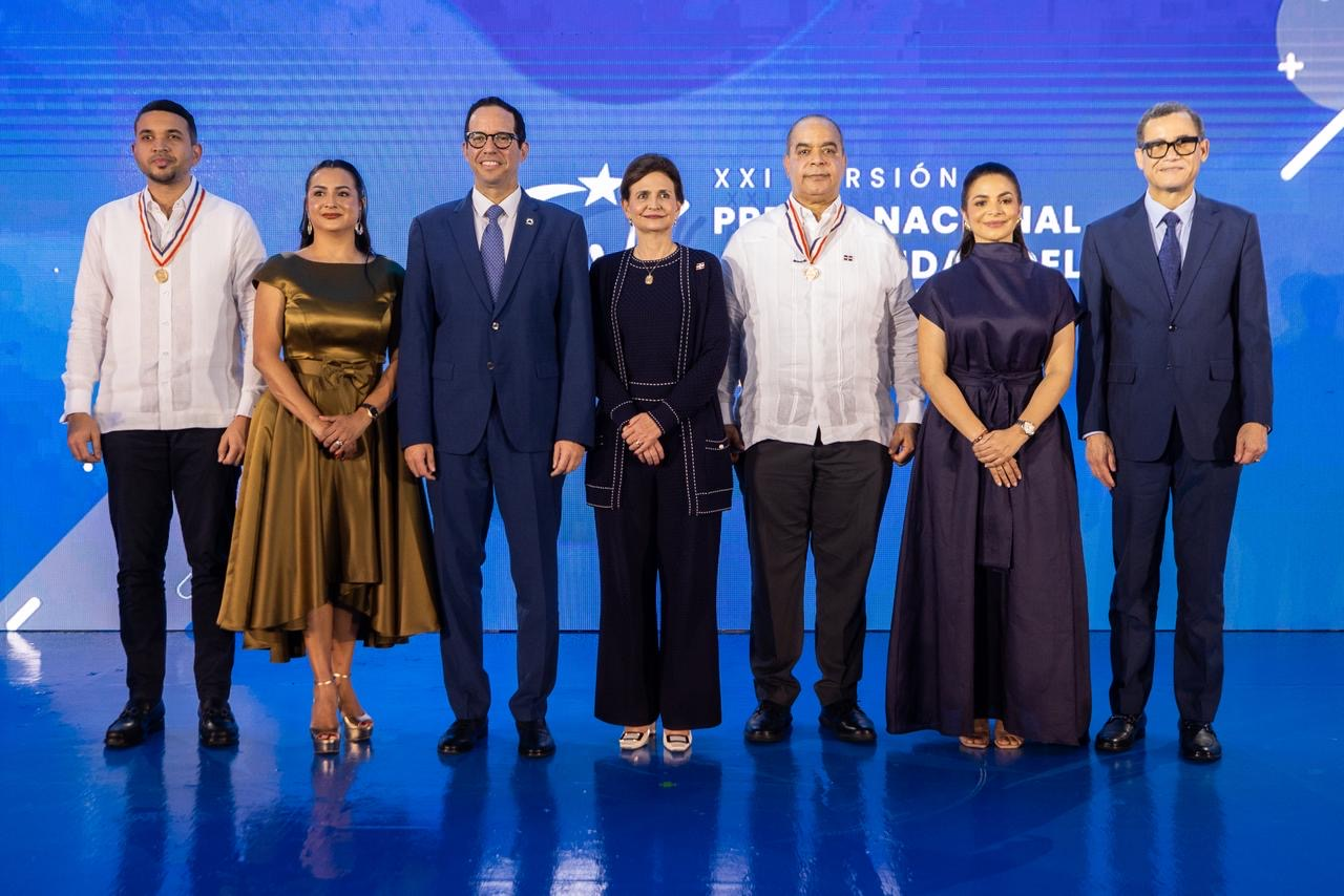 Vicepresidenta Raquel Peña entrega Premio Nacional a la Calidad en el Sector Público