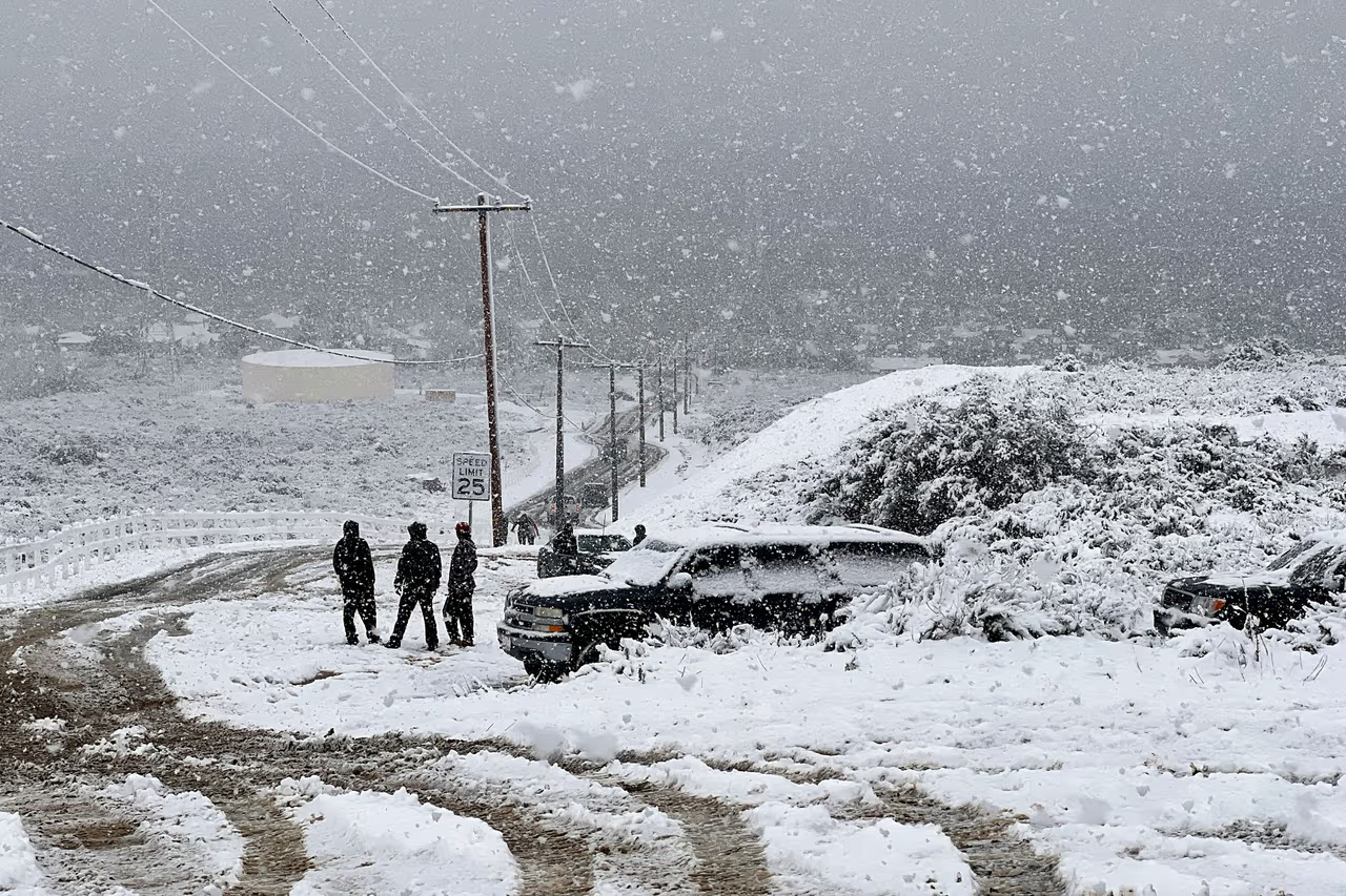 Estados Unidos enfrenta nevadas récord, incluso en Hawái