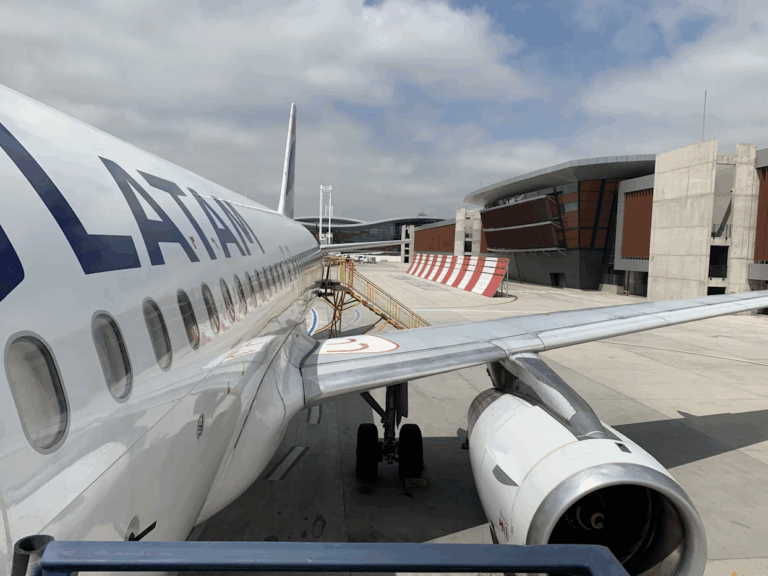 Alerta de EE.UU. paraliza vuelos y deja 1,500 viajeros afectados en Colombia