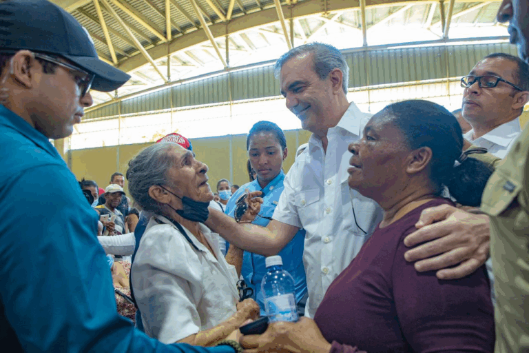 Abinader impulsa desarrollo con inauguraciones y almuerzos este fin de semana