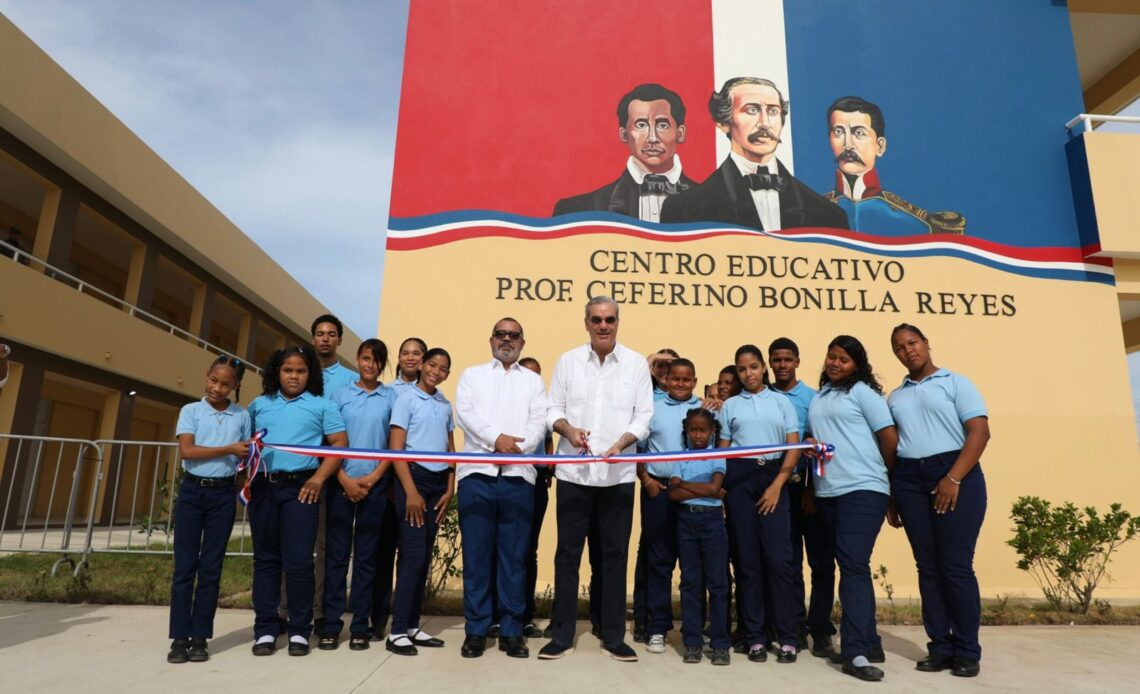Abinader inaugura liceo moderno en Hato del Yaque con capacidad para 840 estudiantes
