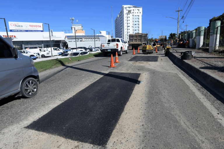 Obras Públicas intensifica plan de bacheo en el Gran Santo Domingo