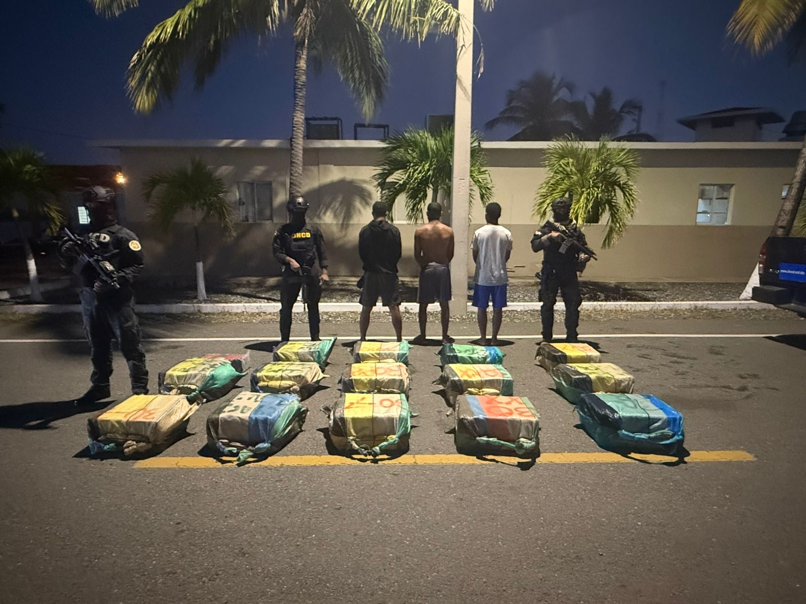 Operación en Baní: DNCD interviene y ocupa 429 paquetes de cocaína