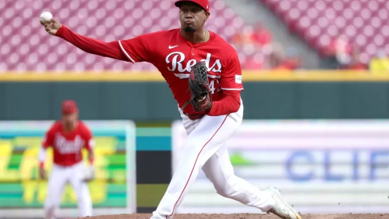 El conjunto de los Rancheros de Texas firmó contrato de un año con el relevista puertorriqueño Alexis Taveras
