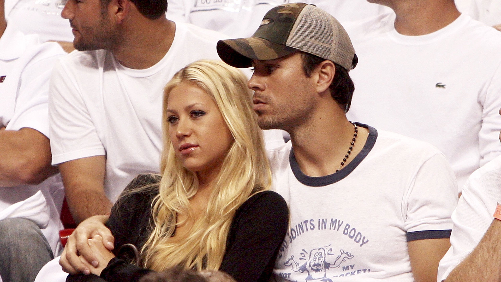 Enrique Iglesias y Anna Kournikova dan la bienvenida a su cuarto hijo