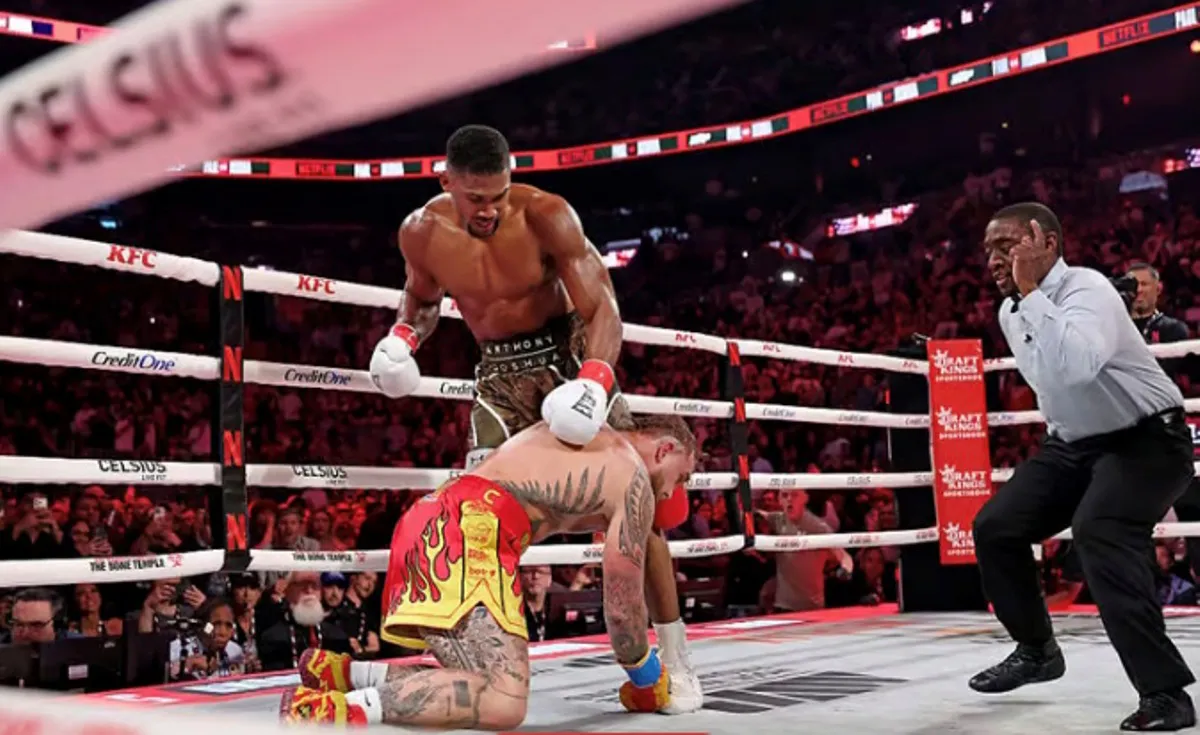 Anthony Joshua noqueó en seis asaltos a Jake Paul en combate celebrado en Miami el viernes