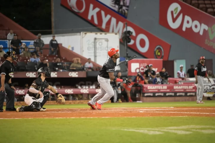 Los Leones del Escogido derrotaron al conjunto de los Gigantes del Cibao y escalaron al cuarto lugar