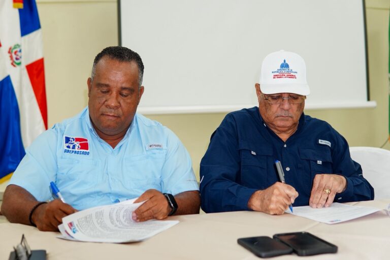 La DIGECAC y la Asociación de Béisbol de la Provincia Santo Domingo firman un importante acuerdo