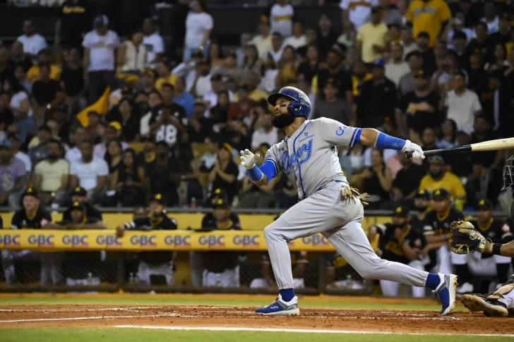 Los Tigres del Licey viven y el viernes derrotaron a las Águilas Cibaeñas con un cuadrangular de Emilio Bonifacio