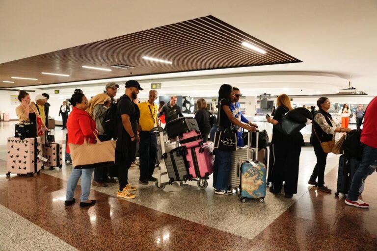 US$5,500 para dominicanos en el exterior