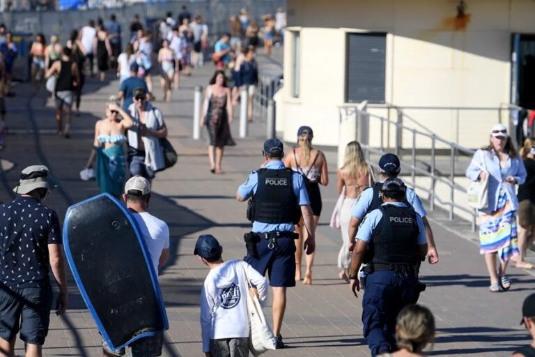 Al menos 10 muertos en un tiroteo en una playa de Sídney