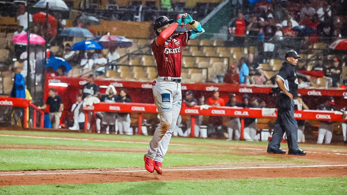 Gigantes del Cibao con un grand slam de Julio Carreras derrotaron a los Leones del Escogido y están en el tercer lugar
