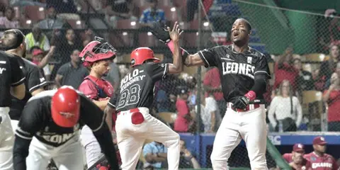 Junior Lake conectó un cuadrangular de dos carreras en la victoria de los Leones del Escogido sobre los Gigantes del Cibao